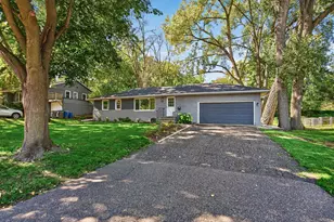 2731 Lee Ave N, Golden Valley, MN 55422 - Photo 2
