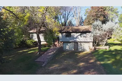 9270 Kiowa Trail, Chanhassen, MN 55317 - Photo 12