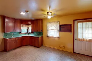 1918 Wilby Rd, Albert Lea, MN 56007 - Photo 6