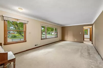 2267 Mohawk Road E, North Saint Paul, MN 55109 - Photo 12