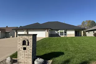 541 Southport Dr, Fairmont, MN 56031 - Photo 2