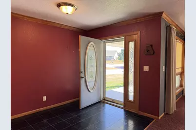 541 Southport Drive, Fairmont, MN 56031 - Photo 6