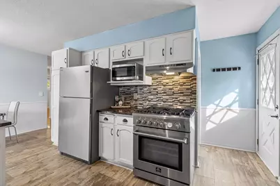 1913 Independence Avenue N, Golden Valley, MN 55427 - Photo 8