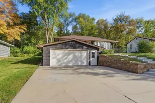 443 Eldridge Ave W, Roseville, MN 55113 - Photo 2
