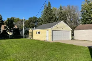 803 13th Ave SE, Austin, MN 55912 - Photo 2