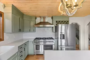 202 Robert St, Mahtomedi, MN 55115 - Photo 6