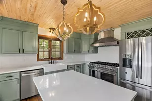 202 Robert St, Mahtomedi, MN 55115 - Photo 4