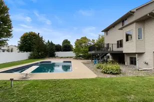 13434 Oakwood Dr, Rogers, MN 55374 - Photo 2