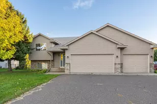38465 Coventry Dr, North Branch, MN 55056 - Photo 2