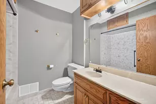 12760 Roberts Dr, Eden Prairie, MN 55346 - Photo 26