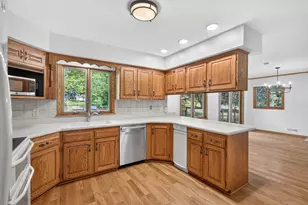 12760 Roberts Dr, Eden Prairie, MN 55346 - Photo 18