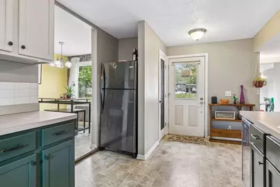 670 Goodwin Avenue N, Oakdale, MN 55128 - Photo 8