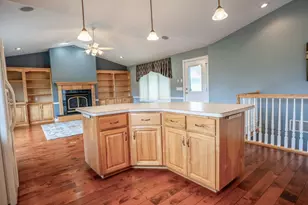 211 Valley View Dr SE, Willmar, MN 56201 - Photo 10