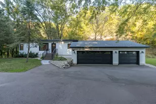 933 Thompson Ravine Rd, Mankato, MN 56001 - Photo 1