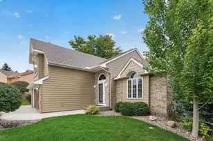 6585 Promontory Dr, Eden Prairie, MN 55346 - Photo 4