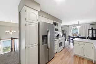 4492 Clover Ln, Eagan, MN 55122 - Photo 10