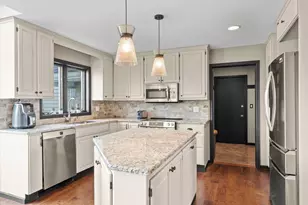 9490 Wedgewood Dr, Woodbury, MN 55125 - Photo 16