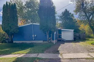 37 Bell Cir, Silver Bay, MN 55614 - Photo 2