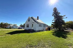 221 Minnesota Ave E, Sebeka, MN 56477 - Photo 1