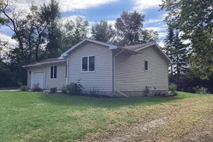 1113 Shore Acres Dr, Albert Lea, MN 56007 - Photo 4