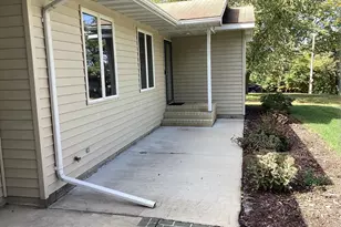 1113 Shore Acres Dr, Albert Lea, MN 56007 - Photo 2