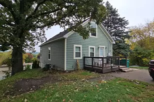 414 N Grove St, Belle Plaine, MN 56011 - Photo 2
