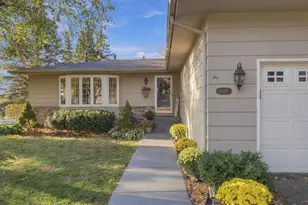 11115 Lanewood Cir, Eden Prairie, MN 55344 - Photo 2