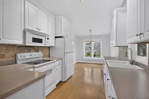 8660 Powers Pl, Chanhassen, MN 55317 - Photo 4