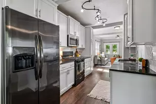 862 21st Ave SE, Minneapolis, MN 55414 - Photo 2