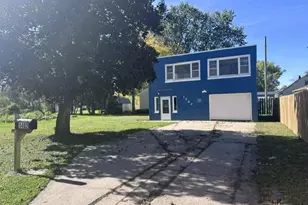 1402 6th St SE, Austin, MN 55912 - Photo 2