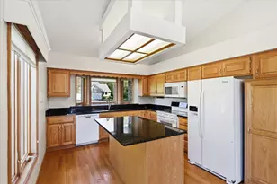 1013 Hesli Hill Ct, Shoreview, MN 55126 - Photo 4
