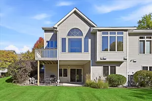 1013 Hesli Hill Ct, Shoreview, MN 55126 - Photo 2