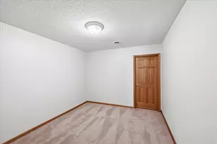 1013 Hesli Hill Ct, Shoreview, MN 55126 - Photo 32