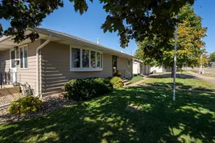 1919 5th Ave SE, Austin, MN 55912 - Photo 1