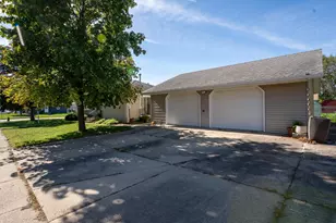 1919 5th Ave SE, Austin, MN 55912 - Photo 4