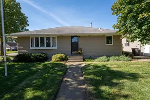 1919 5th Ave SE, Austin, MN 55912 - Photo 2