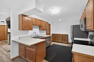 7780 Glenda Ct, Apple Valley, MN 55124 - Photo 16
