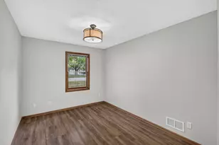 7780 Glenda Ct, Apple Valley, MN 55124 - Photo 28
