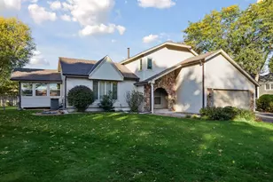 2825 Norwood Ln N, Plymouth, MN 55441 - Photo 2