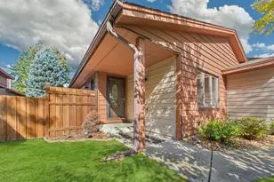 5347 Emerald Way, Apple Valley, MN 55124 - Photo 2
