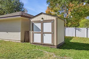 7208 Hartkopf Ln, Brooklyn Park, MN 55428 - Photo 20