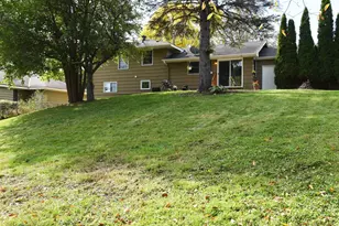 8644 Poplar Bridge Curve, Bloomington, MN 55437 - Photo 4