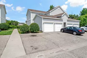 2935 Hemingway Dr, Chaska, MN 55318 - Photo 2