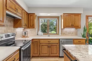 4202 Willow Wood Dr, Vadnais Heights, MN 55127 - Photo 10