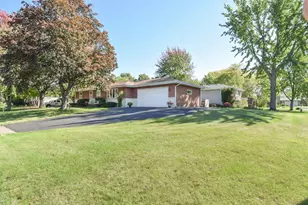 2376 Standridge Ave, Maplewood, MN 55109 - Photo 2