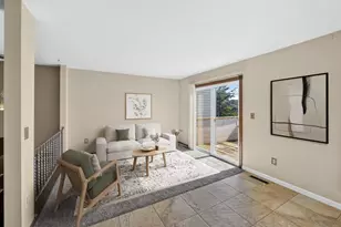 915 40th St NW, Rochester, MN 55901 - Photo 2