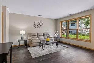 1881 Garden Way, Saint Paul, MN 55119 - Photo 10