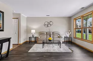 1881 Garden Way, Saint Paul, MN 55119 - Photo 8