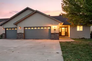 113 Quinion Dr, Mankato, MN 56001 - Photo 1