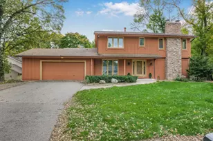 7420 Hyde Park Cir, Edina, MN 55439 - Photo 2